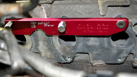 FORD TECH USES PLATINUM DRILL BITS AND EXHAUST MANIFOLD REPAIR KIT: HOW TO REMOVE BROKEN EXTRACTORS AND REPAIR BUSTED BOLTS